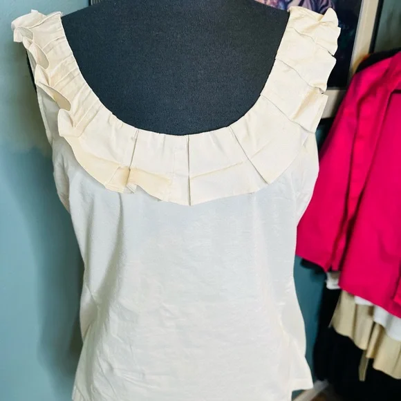 Ann Taylor Cream Ruffled Sleeveless Blouse Size 8 - Picture 2 of 5
